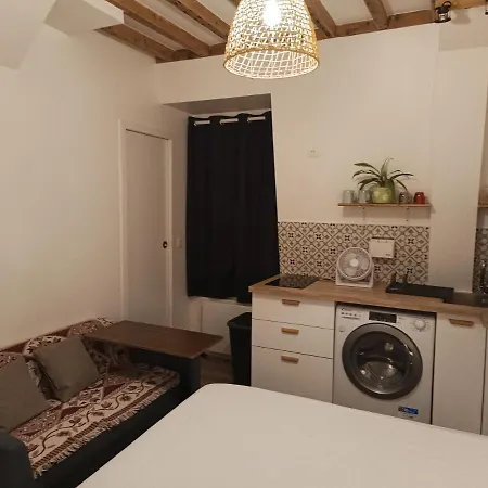 Apartment Studio, Place De La Nation, 1mn A Pied Du Metro 1,2,6,9 Et Rer A Paris