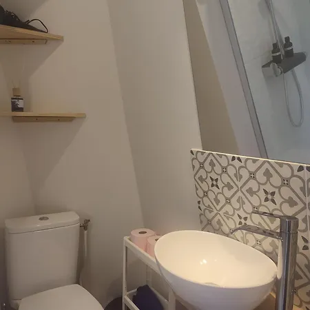 Studio, Place De La Nation, 1mn A Pied Du Metro 1,2,6,9 Et Rer A Paris